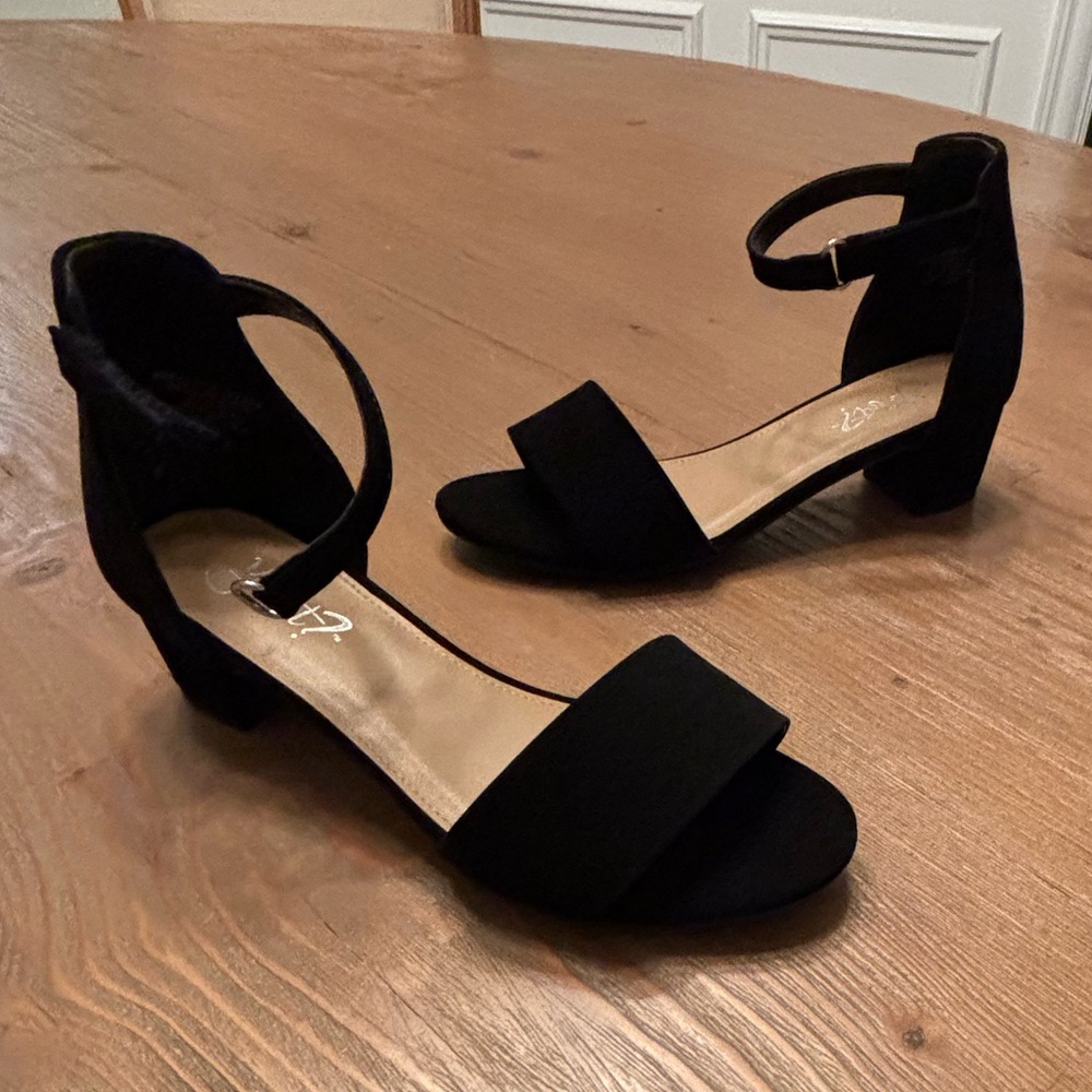 Y•Not? Girls Black Block Heel Sandals – Size 1.5M